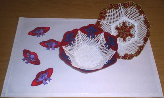FSL Bow And Red Hat Bowls -3