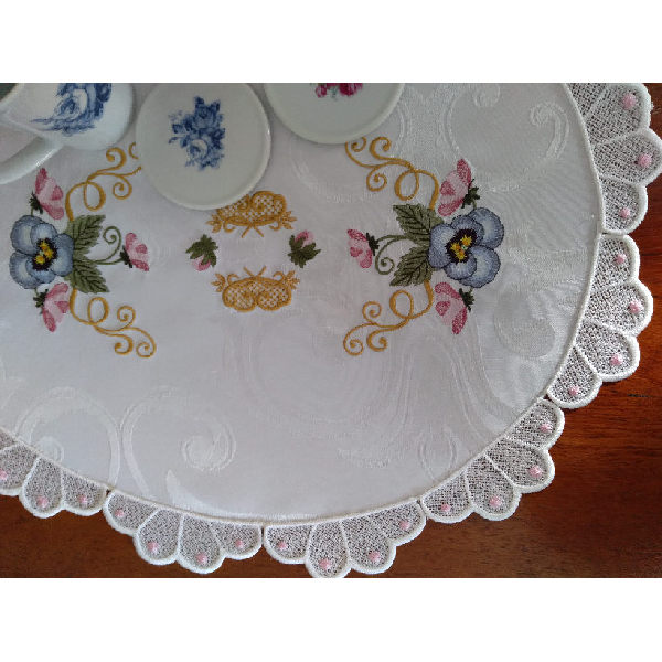 PANSY AND LACE TEA CLOTH-4