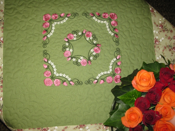 Aljay Mini Set 3 Satin Roses with Table Overlay -3