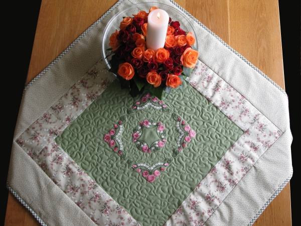 Aljay Mini Set 3 Satin Roses with Table Overlay -4