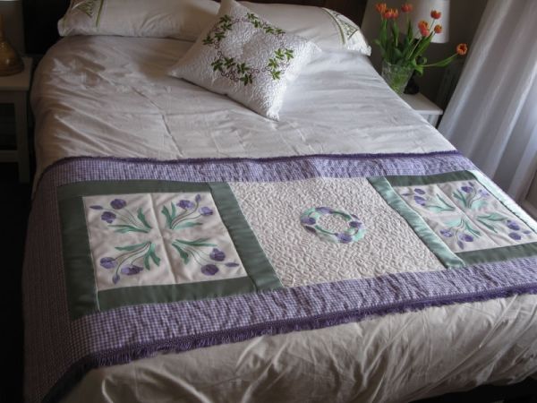 Aljay Mini Set 11 Spring Flowers with Quilted Throw -3