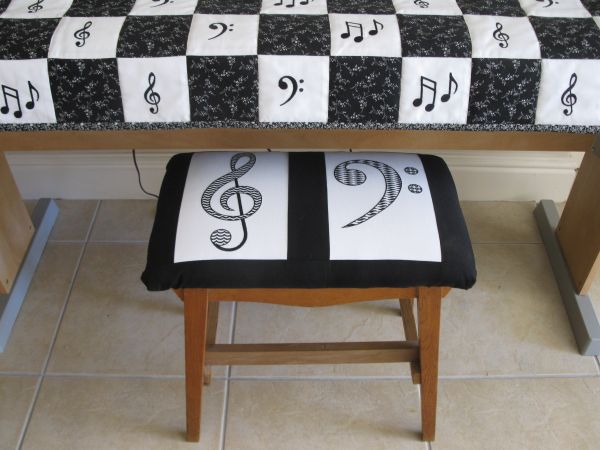 Aljay Mini Set 17 Notable Music with Quilted Musical Runner -5