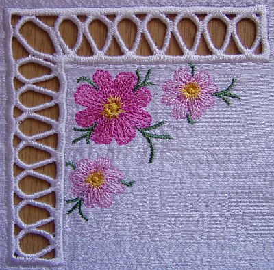 Cosmos and Tatted Cutwork Lace Runner -8