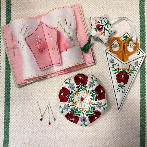 Vintage Hungarian Sewing Kit-8