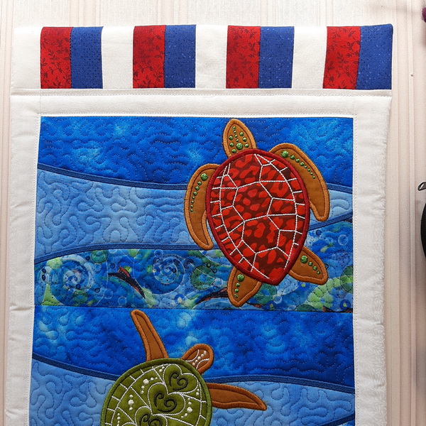 IHQ Turtle Hanger or table runner, machine quilting