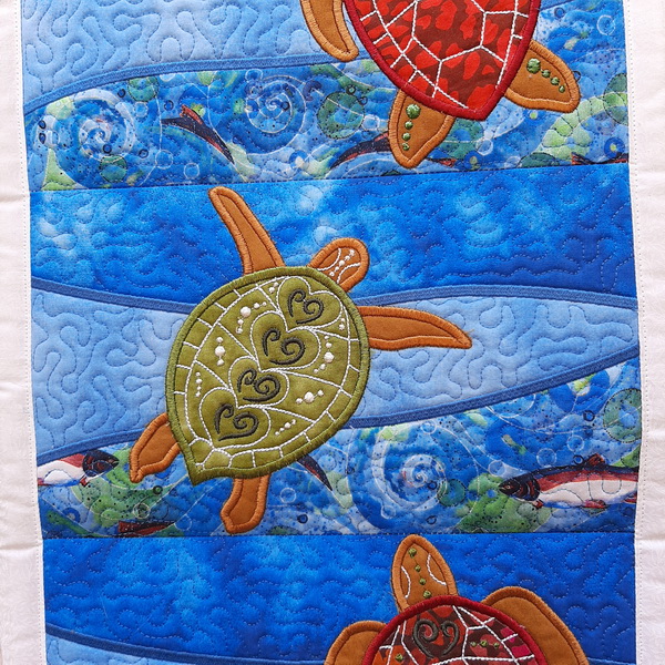 IHQ Turtle Hanger or table runner, machine quilting