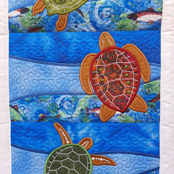 IHQ Turtle Hanger or table runner, machine quilting