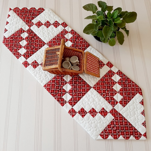 Rick Rack Table Runner ITH Rick-Rack Table Runner