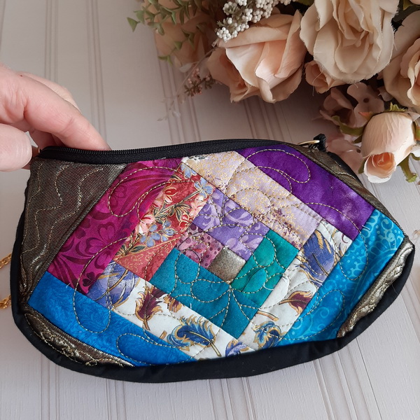 IHQ Log Cabin Clutch-9