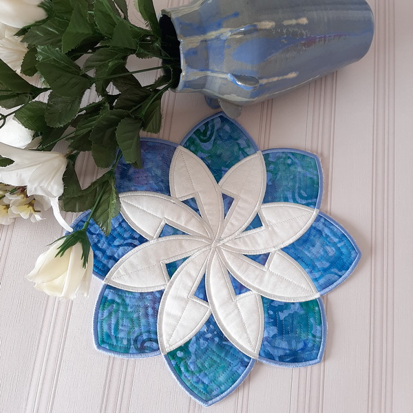 ITH Large Applique Spring Table Topper 1-4