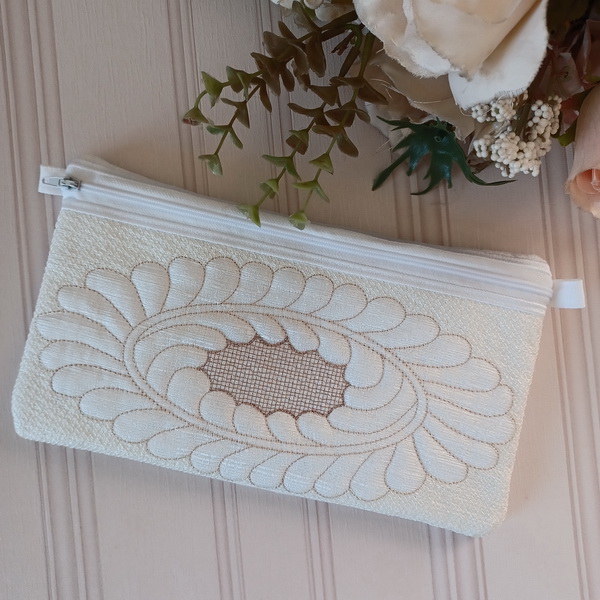 Feathers Quilted Zipper Purse-4
