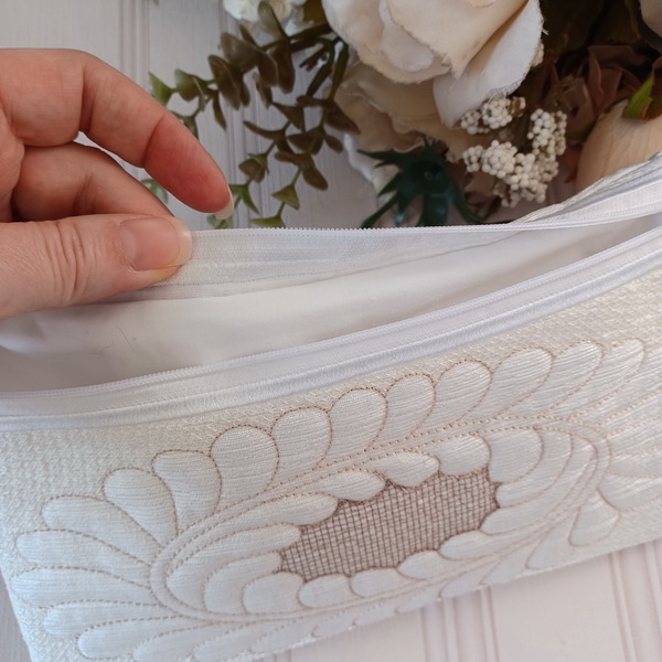 Feathers Quilted Zipper Purse-8