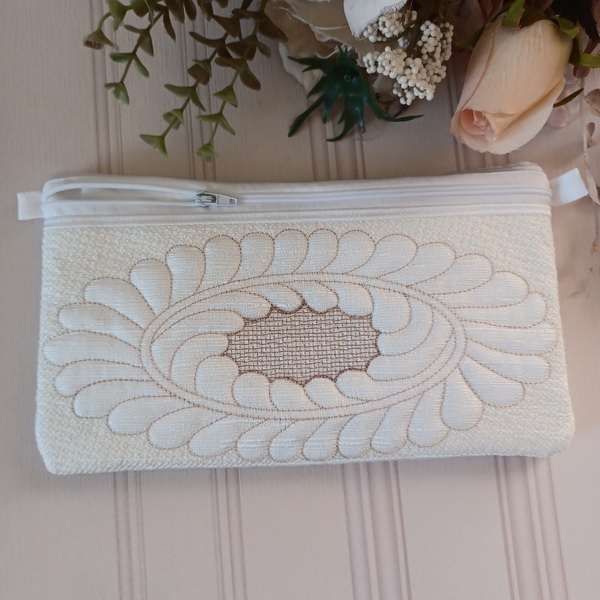 Feathers Quilted Zipper Purse-9