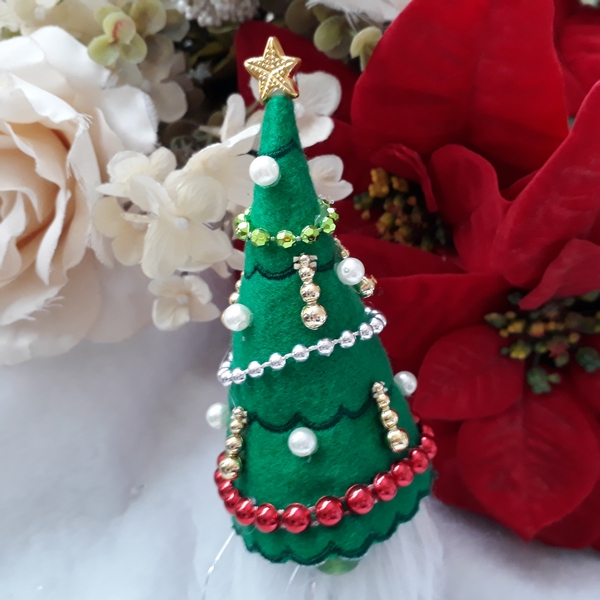 6 Gnomes of Christmas-5