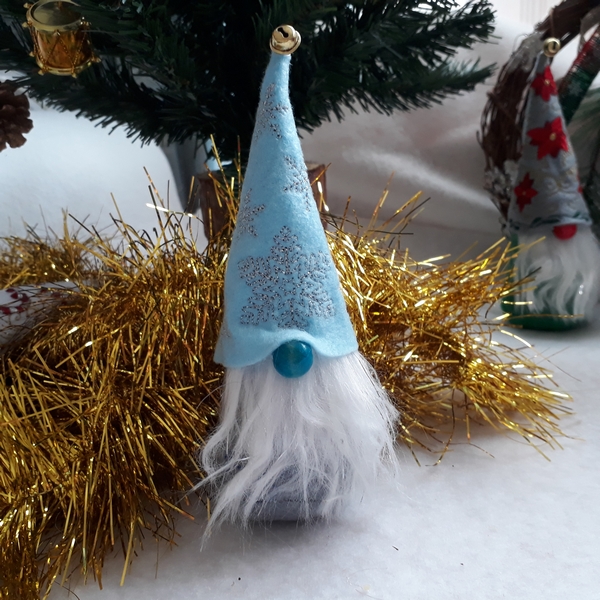 6 Gnomes of Christmas-10