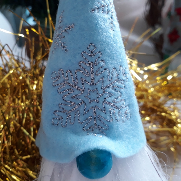 6 Gnomes of Christmas-11