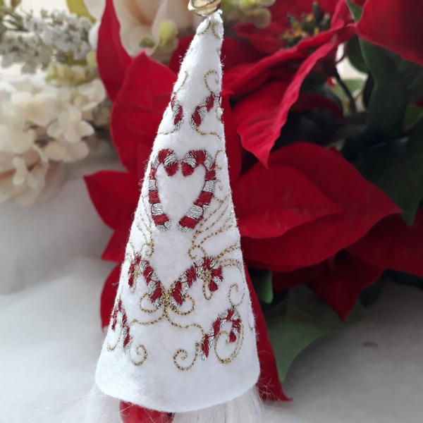 6 Gnomes of Christmas-13