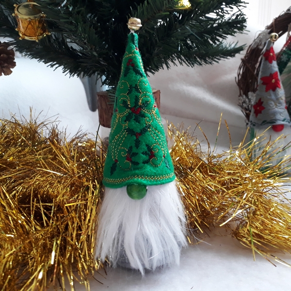 6 Gnomes of Christmas-14