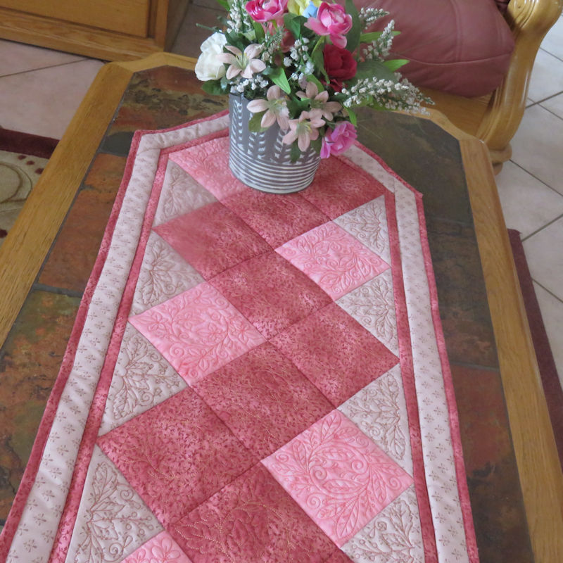 Circle of Leaves Quilt Runner-3