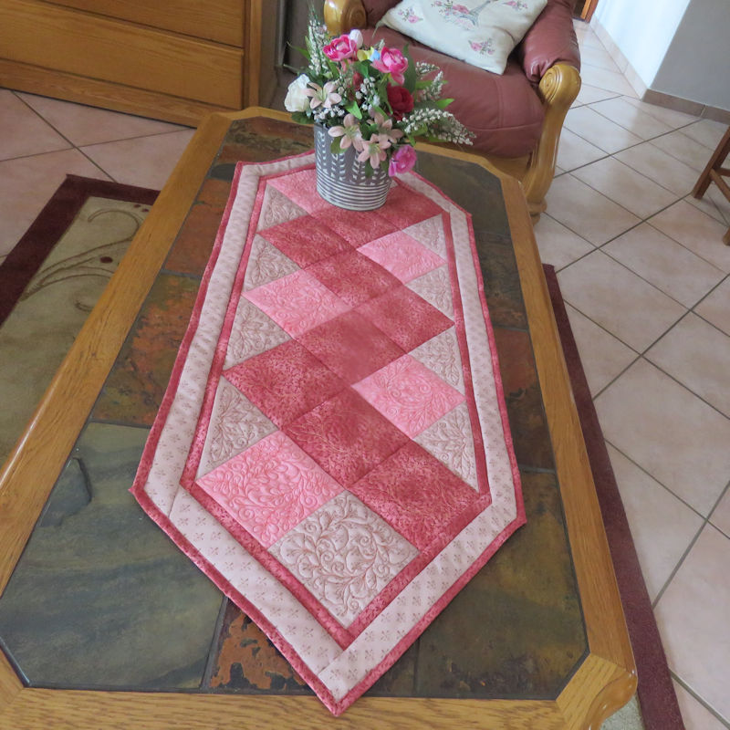 Circle of Leaves Quilt Runner-10