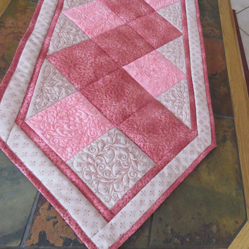 Circle of Leaves Quilt Runner-11