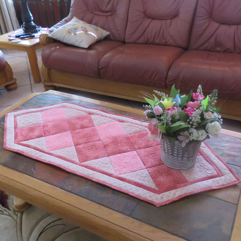 Circle of Leaves Quilt Runner-24