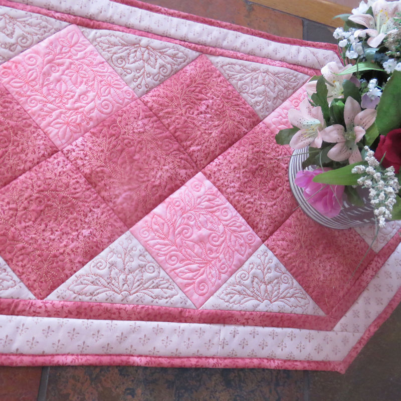 Circle of Leaves Quilt Runner-27