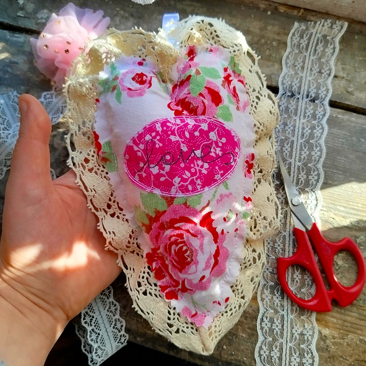 ITH Love Shabby Chic Heart