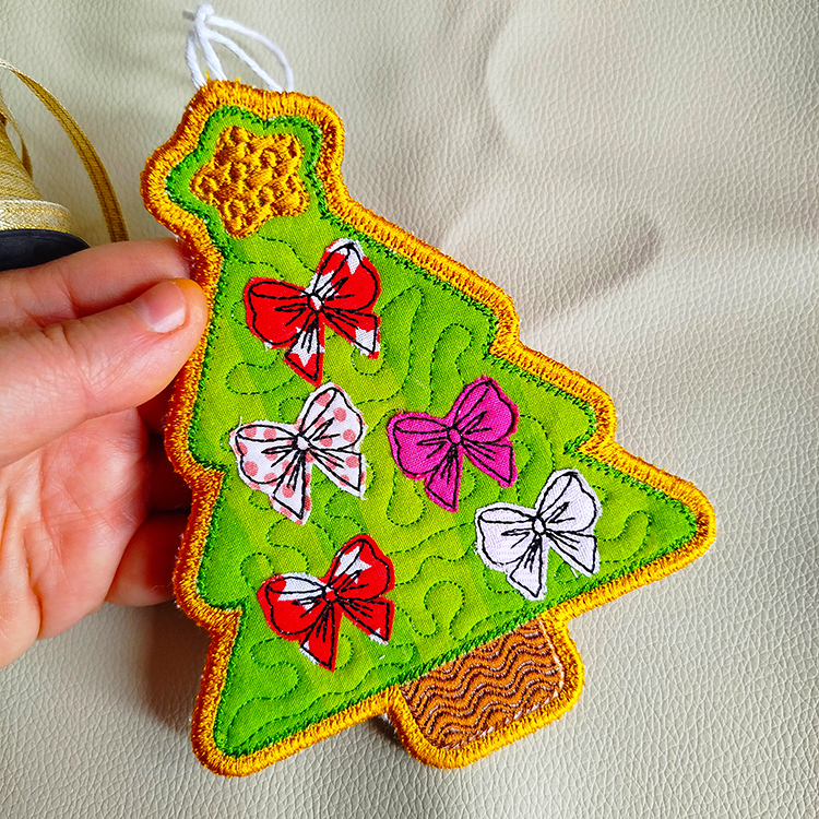 ITH Tree With Bows Applique Ornament