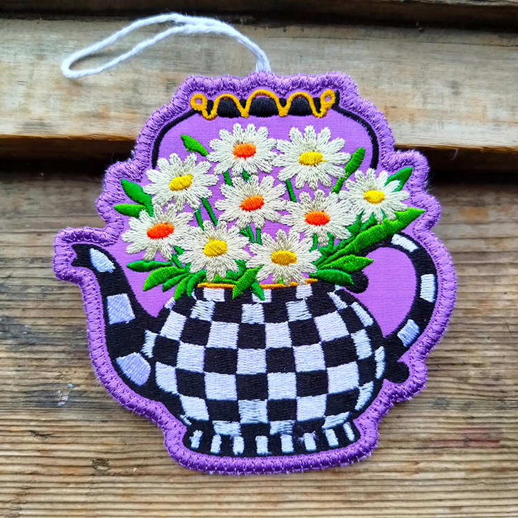ITH Daisy In Teapot With Checks Ornament