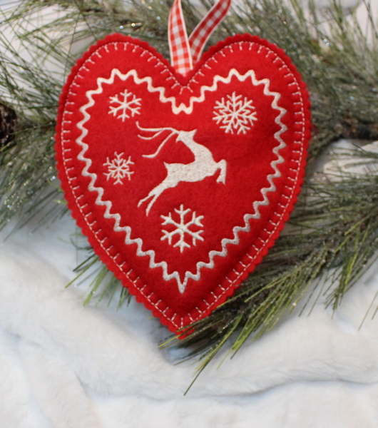 Puffed Christmas Heart Ornaments 5x7-4
