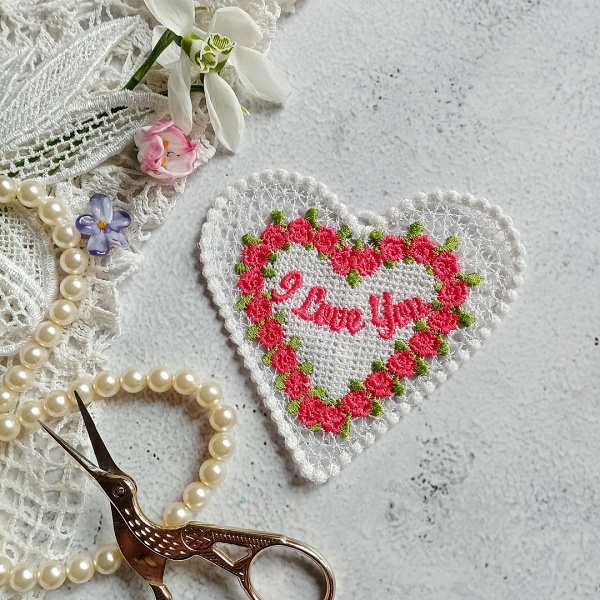 01 Free Standing Lace Heart
