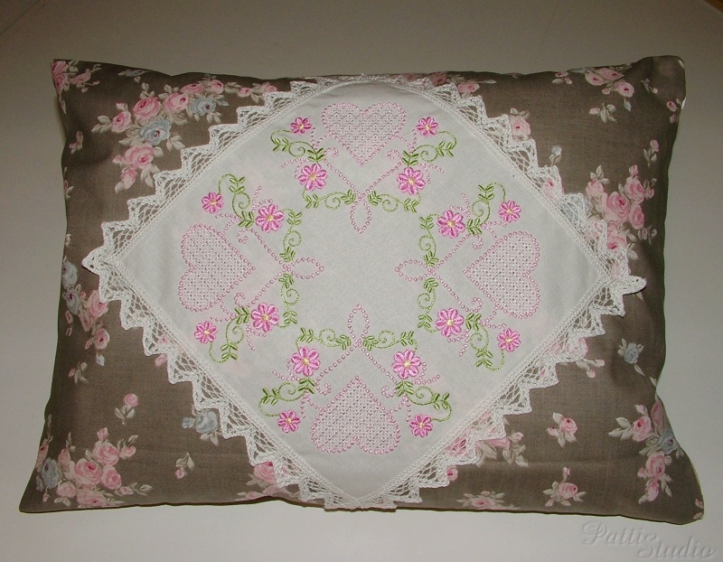 corner candlewicking rose roses flower floral pillow vintage